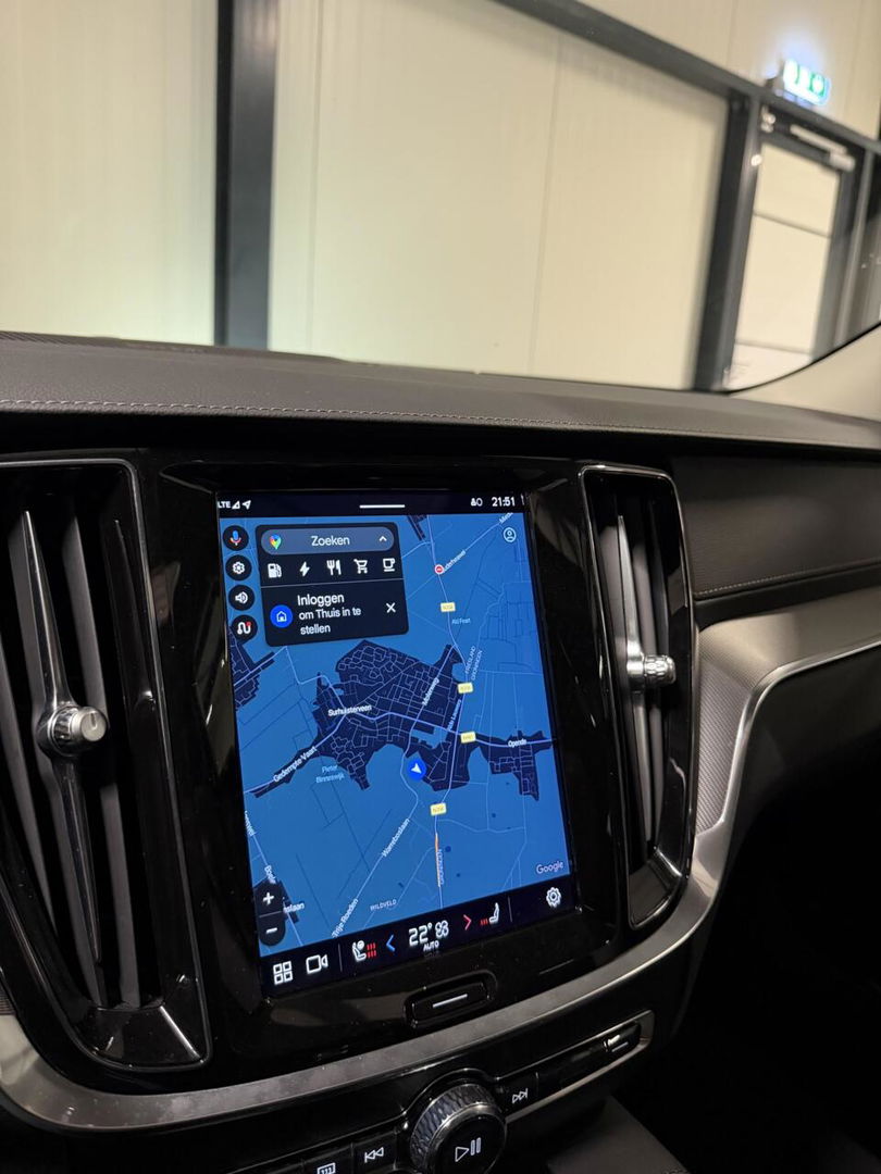 Volvo V60 2.0 T6 Plug-in hybrid AWD Ultimate Bright Pano H&K