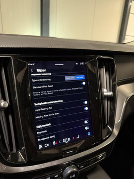 Volvo V60 2.0 T6 Plug-in hybrid AWD Ultimate Bright Pano H&K