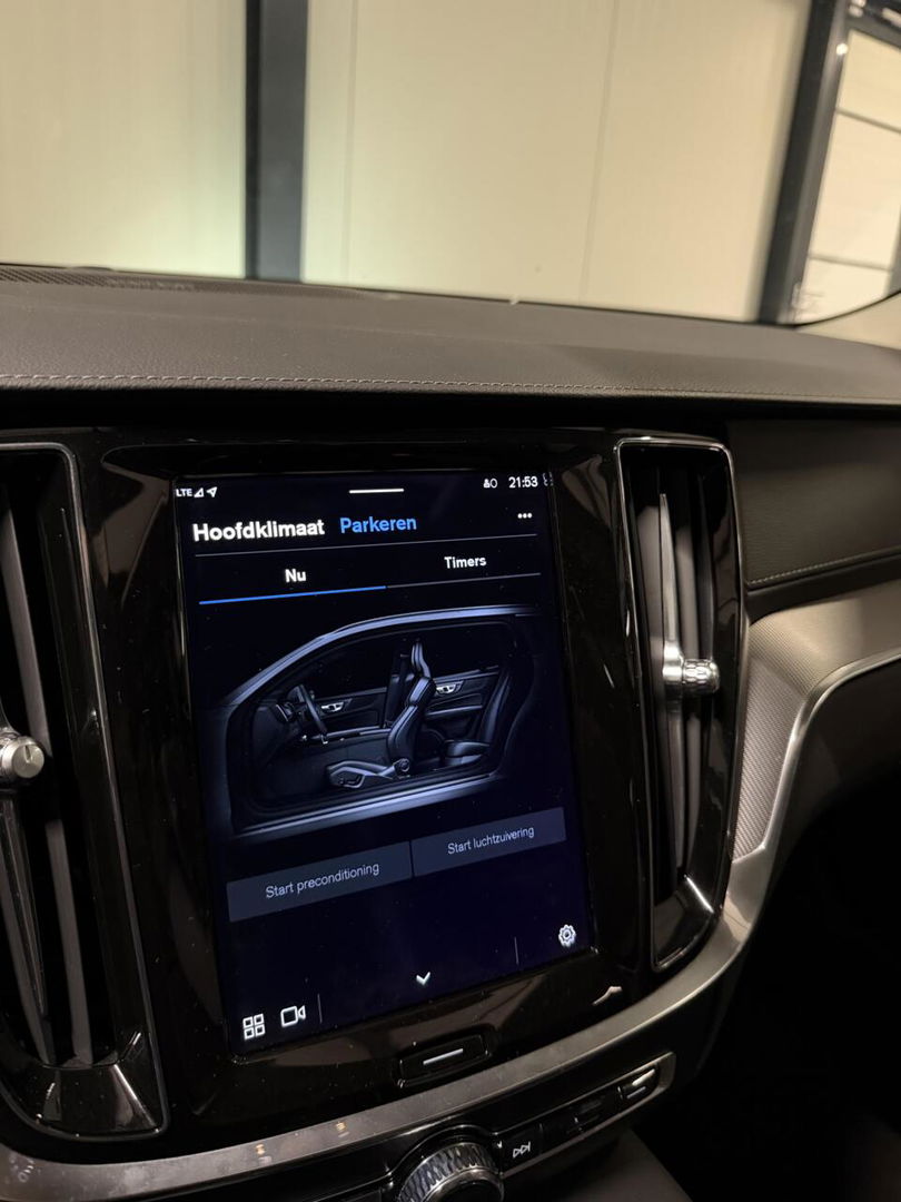 Volvo V60 2.0 T6 Plug-in hybrid AWD Ultimate Bright Pano H&K