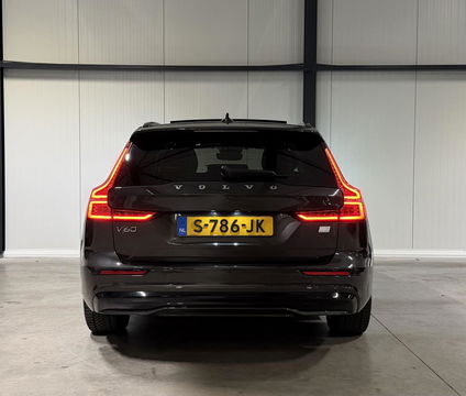 Volvo V60 2.0 T6 Plug-in hybrid AWD Ultimate Bright Pano H&K