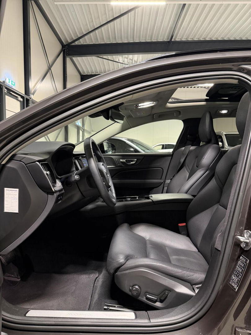 Volvo V60 2.0 T6 Plug-in hybrid AWD Ultimate Bright Pano H&K