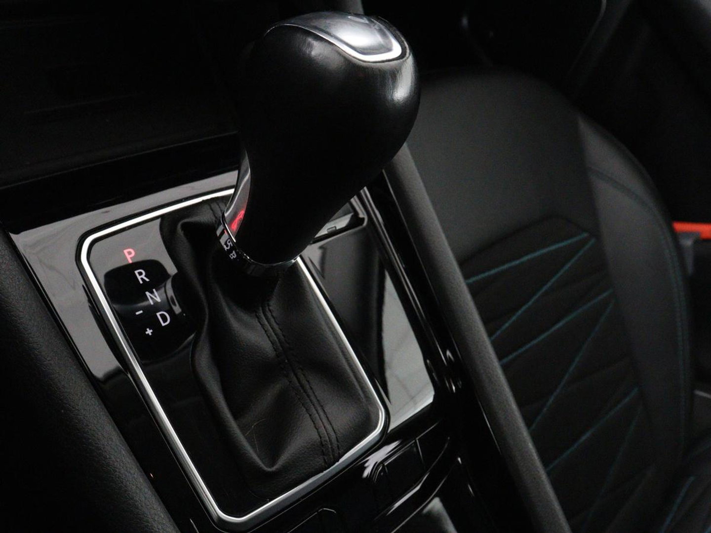 Jeep Compass 1.5T e-Hybrid Limited | 360 Camera | Adaptive cruise | Alpine Sound | Half leder | Carplay | Navigatie | Keyless | Dodehoek detectie | Full LED | Climate control | Bluetooth