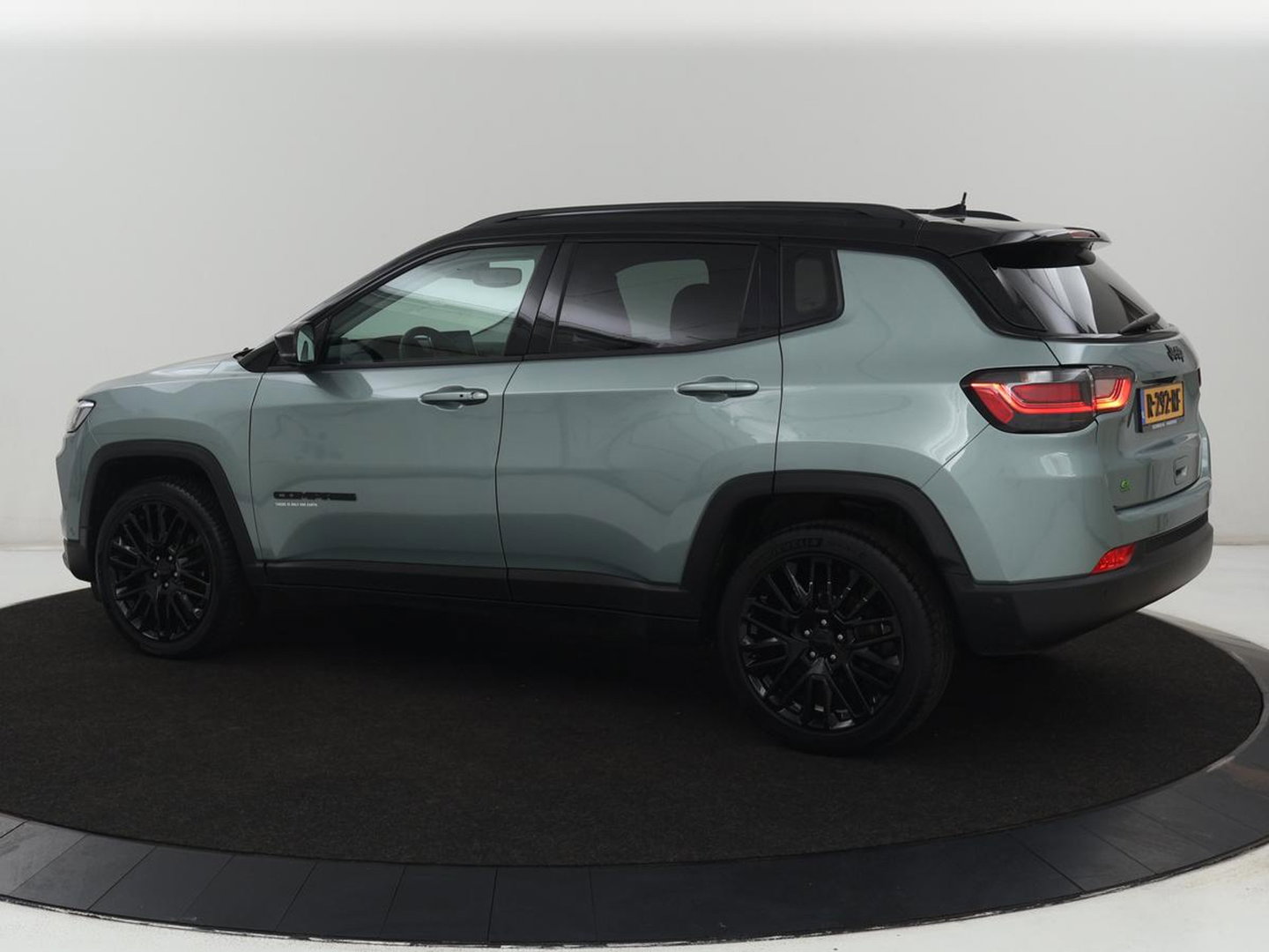 Jeep Compass 1.5T e-Hybrid Limited | 360 Camera | Adaptive cruise | Alpine Sound | Half leder | Carplay | Navigatie | Keyless | Dodehoek detectie | Full LED | Climate control | Bluetooth