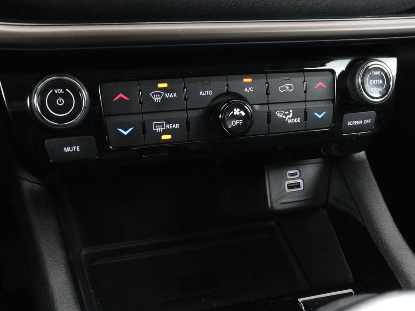 Jeep Compass 1.5T e-Hybrid Limited | 360 Camera | Adaptive cruise | Alpine Sound | Half leder | Carplay | Navigatie | Keyless | Dodehoek detectie | Full LED | Climate control | Bluetooth