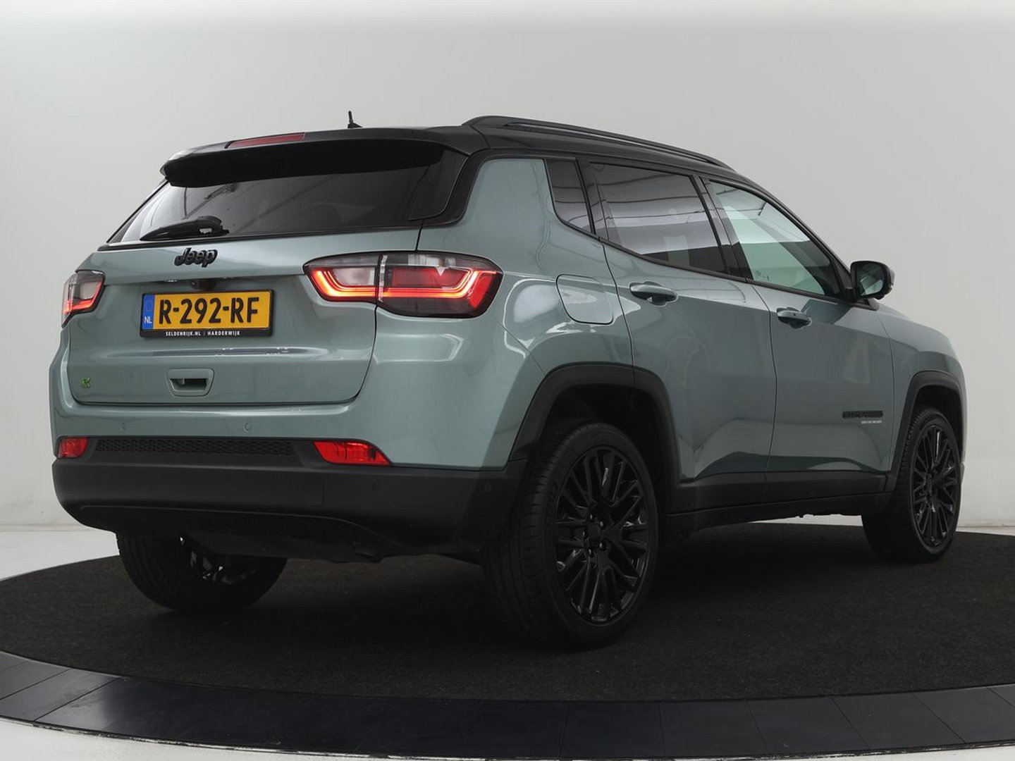 Jeep Compass 1.5T e-Hybrid Limited | 360 Camera | Adaptive cruise | Alpine Sound | Half leder | Carplay | Navigatie | Keyless | Dodehoek detectie | Full LED | Climate control | Bluetooth