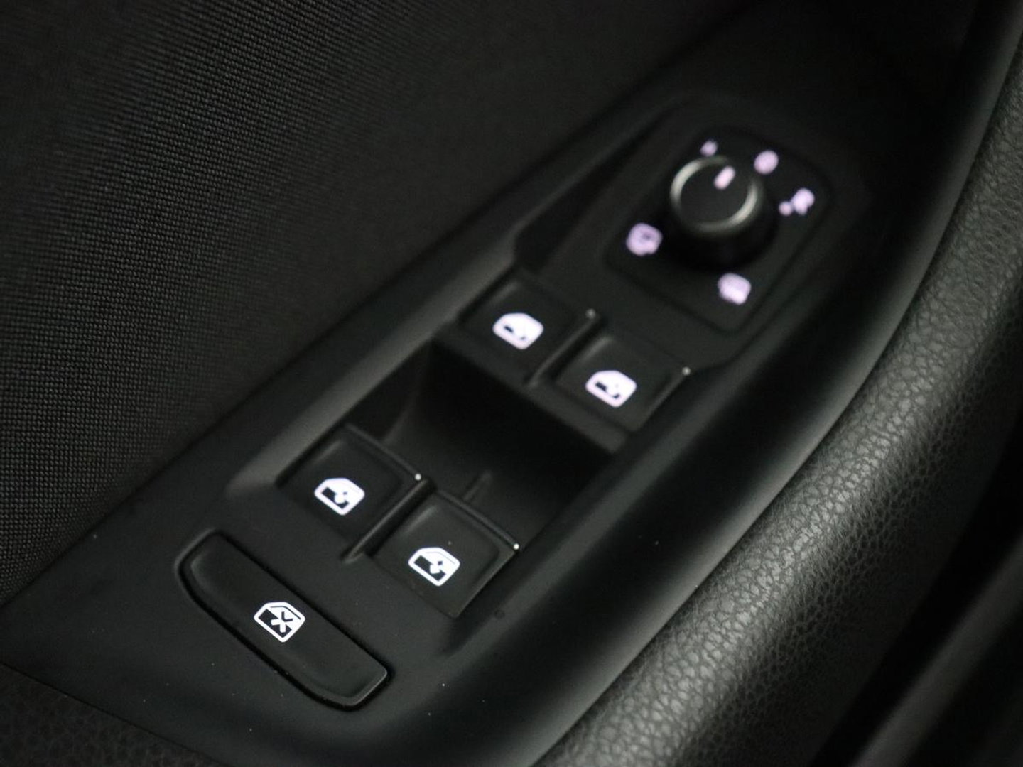 Volkswagen Passat 1.4 TSI PHEV GTE | Stoelverwarming | Adaptive cruise | Carplay | Navigatie | 18'' | Matrix LED | Parkeerhulp | Bluetooth | Plug In