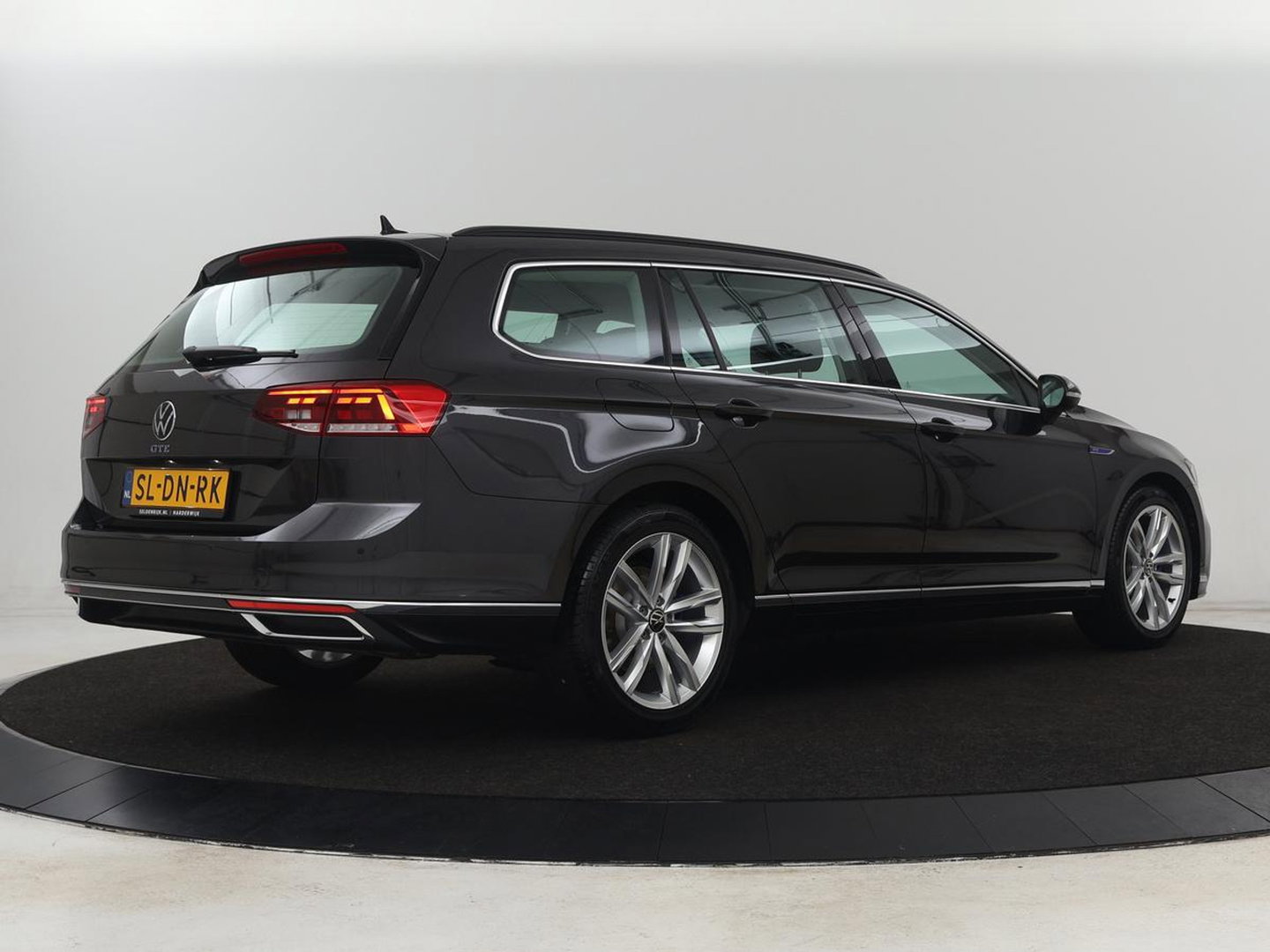Volkswagen Passat 1.4 TSI PHEV GTE | Stoelverwarming | Adaptive cruise | Carplay | Navigatie | 18'' | Matrix LED | Parkeerhulp | Bluetooth | Plug In