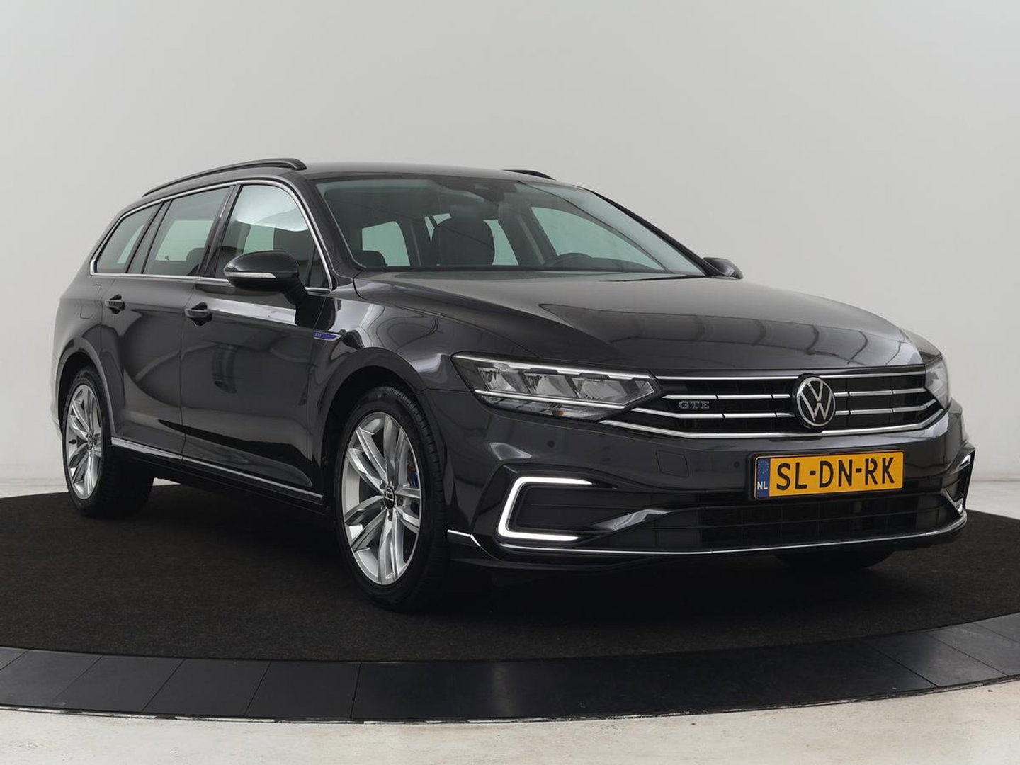 Volkswagen Passat 1.4 TSI PHEV GTE | Stoelverwarming | Adaptive cruise | Carplay | Navigatie | 18'' | Matrix LED | Parkeerhulp | Bluetooth | Plug In