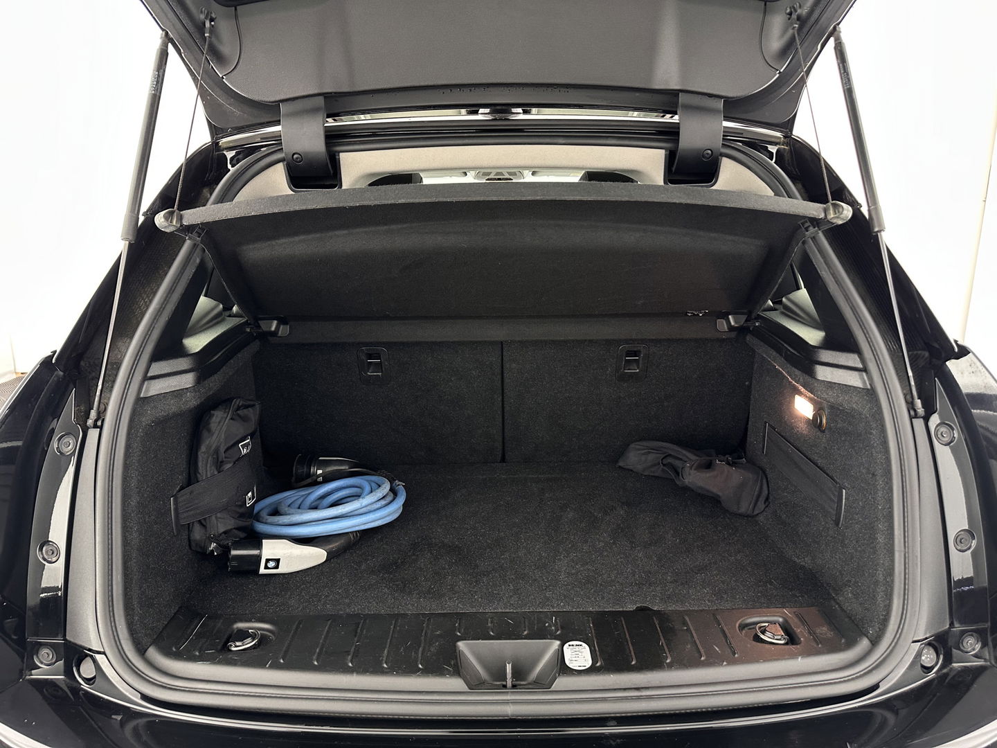BMW i3 S 120Ah 42 kWh [ 3-Fase-11kW ] *ACCUCEL-DEFECT / RANGE 151KM* *HEAT-PUMP | PANO | ADAPTIVE-CRUISE | LEATHER-FABRIC | FULL-LED | HARMAN/KARDON | HEATED-COMFORTSEATS | NAVI-FULLMAP | DAB+ | ECC | PDC | 18''ALU*