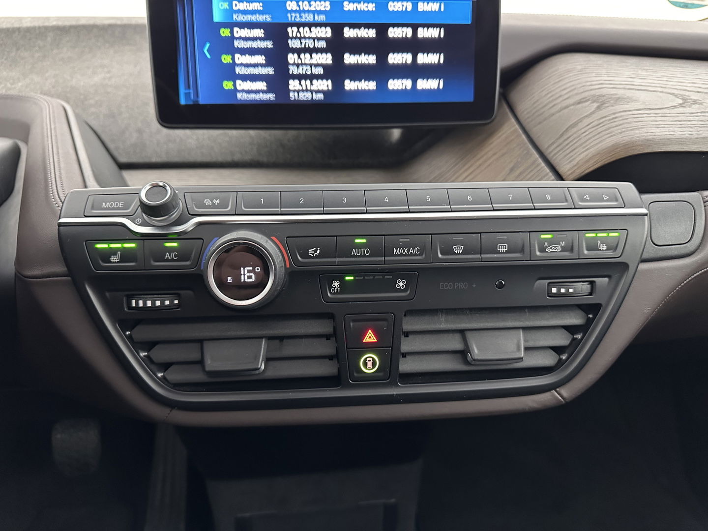 BMW i3 S 120Ah 42 kWh [ 3-Fase-11kW ] *ACCUCEL-DEFECT / RANGE 151KM* *HEAT-PUMP | PANO | ADAPTIVE-CRUISE | LEATHER-FABRIC | FULL-LED | HARMAN/KARDON | HEATED-COMFORTSEATS | NAVI-FULLMAP | DAB+ | ECC | PDC | 18''ALU*