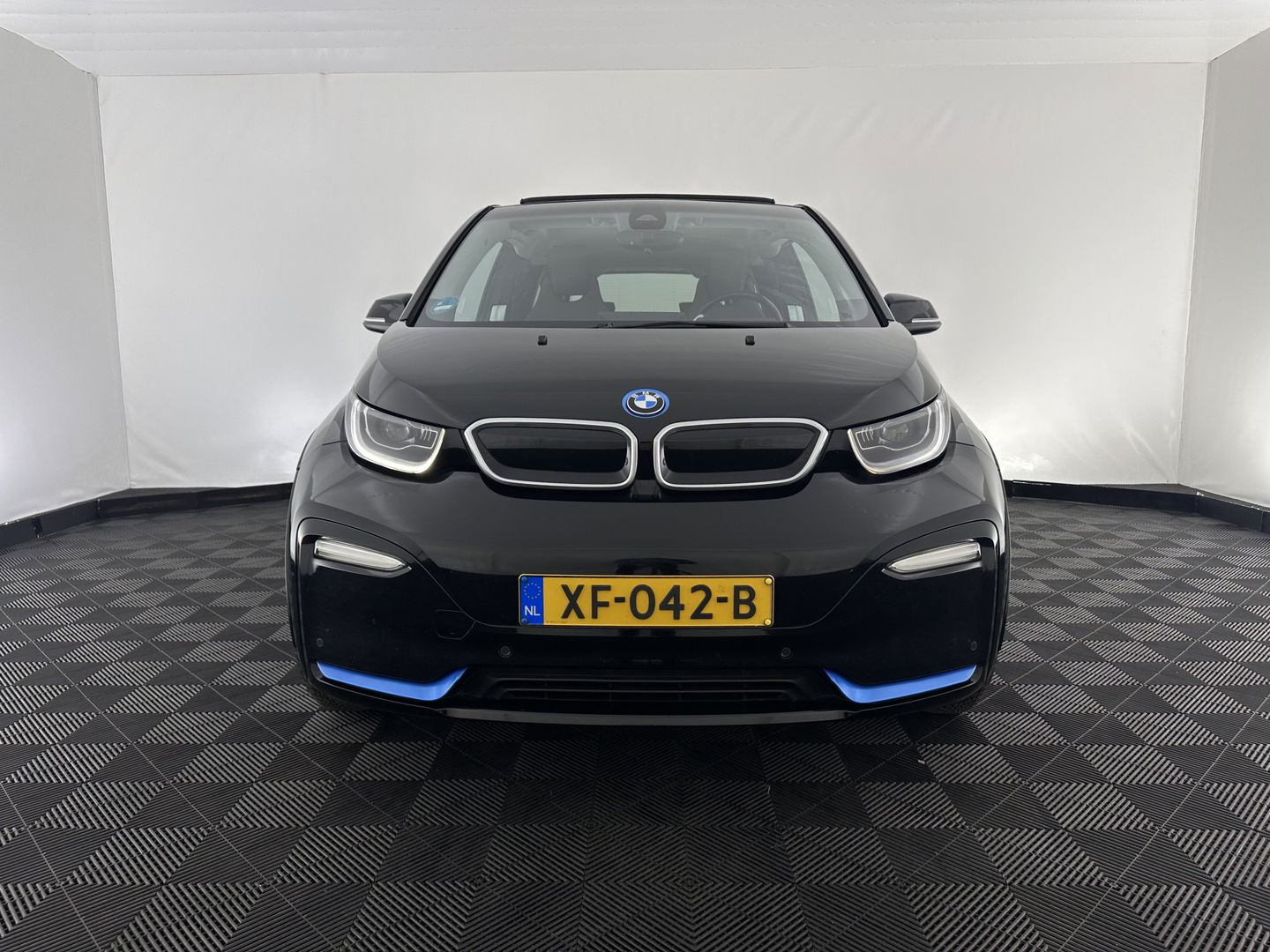 BMW i3 S 120Ah 42 kWh [ 3-Fase-11kW ] *ACCUCEL-DEFECT / RANGE 151KM* *HEAT-PUMP | PANO | ADAPTIVE-CRUISE | LEATHER-FABRIC | FULL-LED | HARMAN/KARDON | HEATED-COMFORTSEATS | NAVI-FULLMAP | DAB+ | ECC | PDC | 18''ALU*