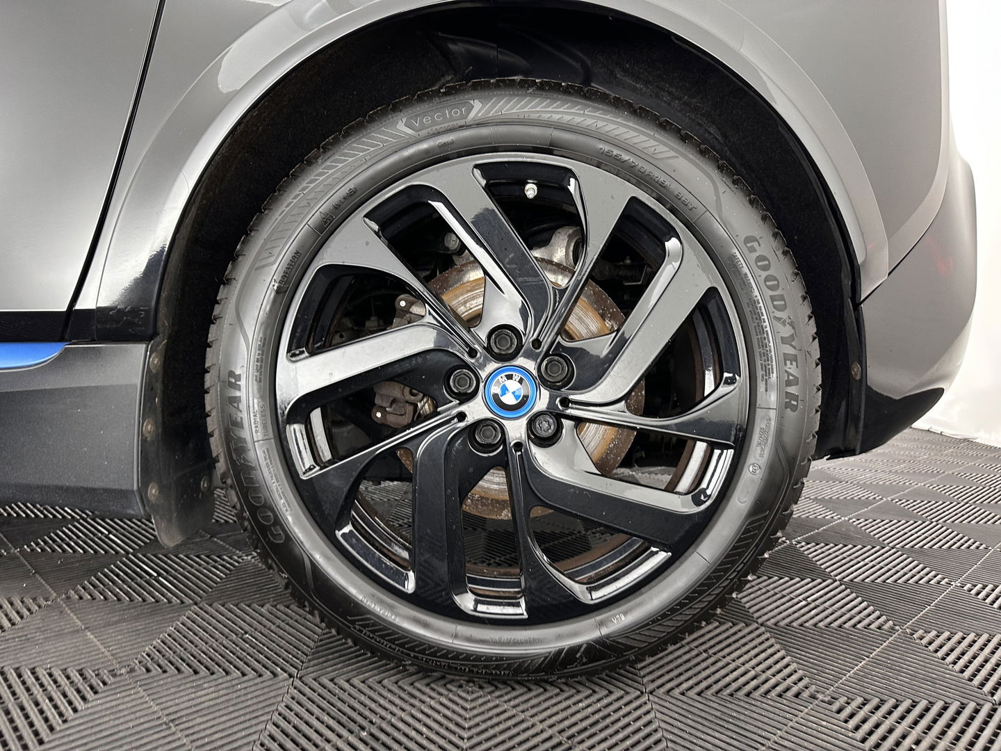 BMW i3 S 120Ah 42 kWh [ 3-Fase-11kW ] *ACCUCEL-DEFECT / RANGE 151KM* *HEAT-PUMP | PANO | ADAPTIVE-CRUISE | LEATHER-FABRIC | FULL-LED | HARMAN/KARDON | HEATED-COMFORTSEATS | NAVI-FULLMAP | DAB+ | ECC | PDC | 18''ALU*