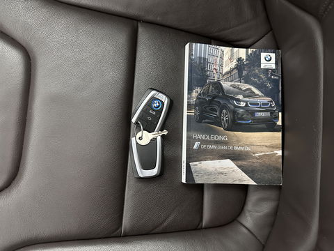 BMW i3 S 120Ah 42 kWh [ 3-Fase-11kW ] *ACCUCEL-DEFECT / RANGE 151KM* *HEAT-PUMP | PANO | ADAPTIVE-CRUISE | LEATHER-FABRIC | FULL-LED | HARMAN/KARDON | HEATED-COMFORTSEATS | NAVI-FULLMAP | DAB+ | ECC | PDC | 18''ALU*