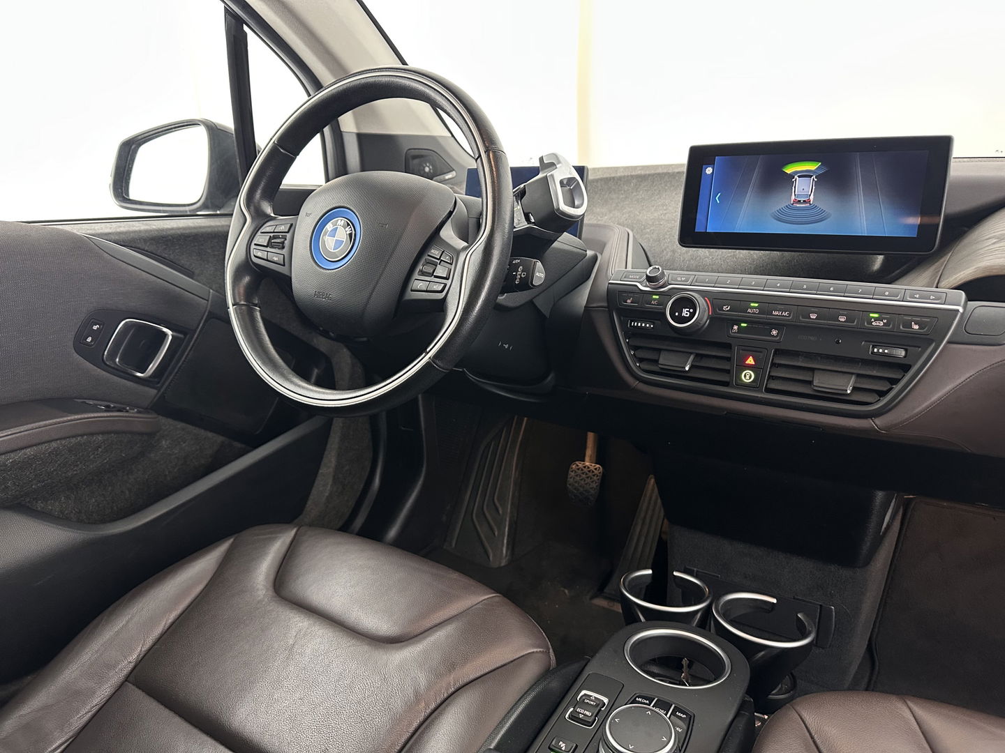 BMW i3 S 120Ah 42 kWh [ 3-Fase-11kW ] *ACCUCEL-DEFECT / RANGE 151KM* *HEAT-PUMP | PANO | ADAPTIVE-CRUISE | LEATHER-FABRIC | FULL-LED | HARMAN/KARDON | HEATED-COMFORTSEATS | NAVI-FULLMAP | DAB+ | ECC | PDC | 18''ALU*