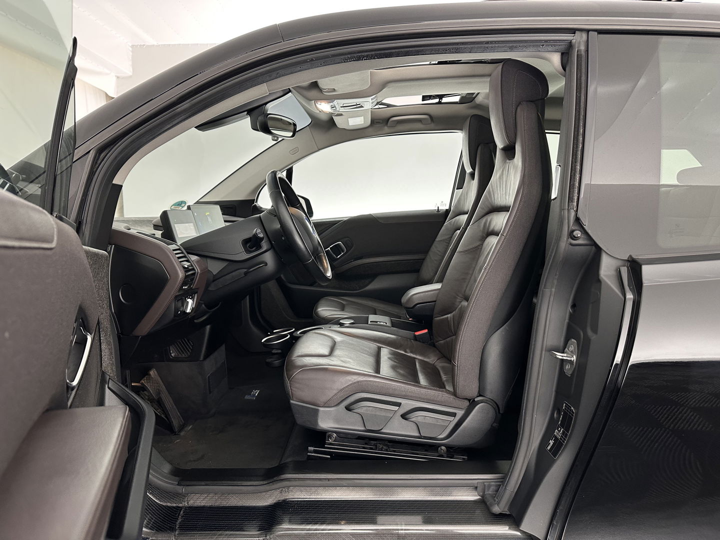 BMW i3 S 120Ah 42 kWh [ 3-Fase-11kW ] *ACCUCEL-DEFECT / RANGE 151KM* *HEAT-PUMP | PANO | ADAPTIVE-CRUISE | LEATHER-FABRIC | FULL-LED | HARMAN/KARDON | HEATED-COMFORTSEATS | NAVI-FULLMAP | DAB+ | ECC | PDC | 18''ALU*