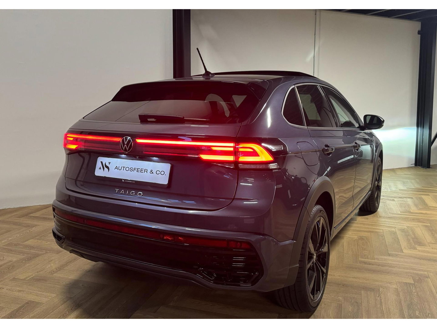 Volkswagen Taigo 1.5 TSI R-Line PANO KEYLESS CAM