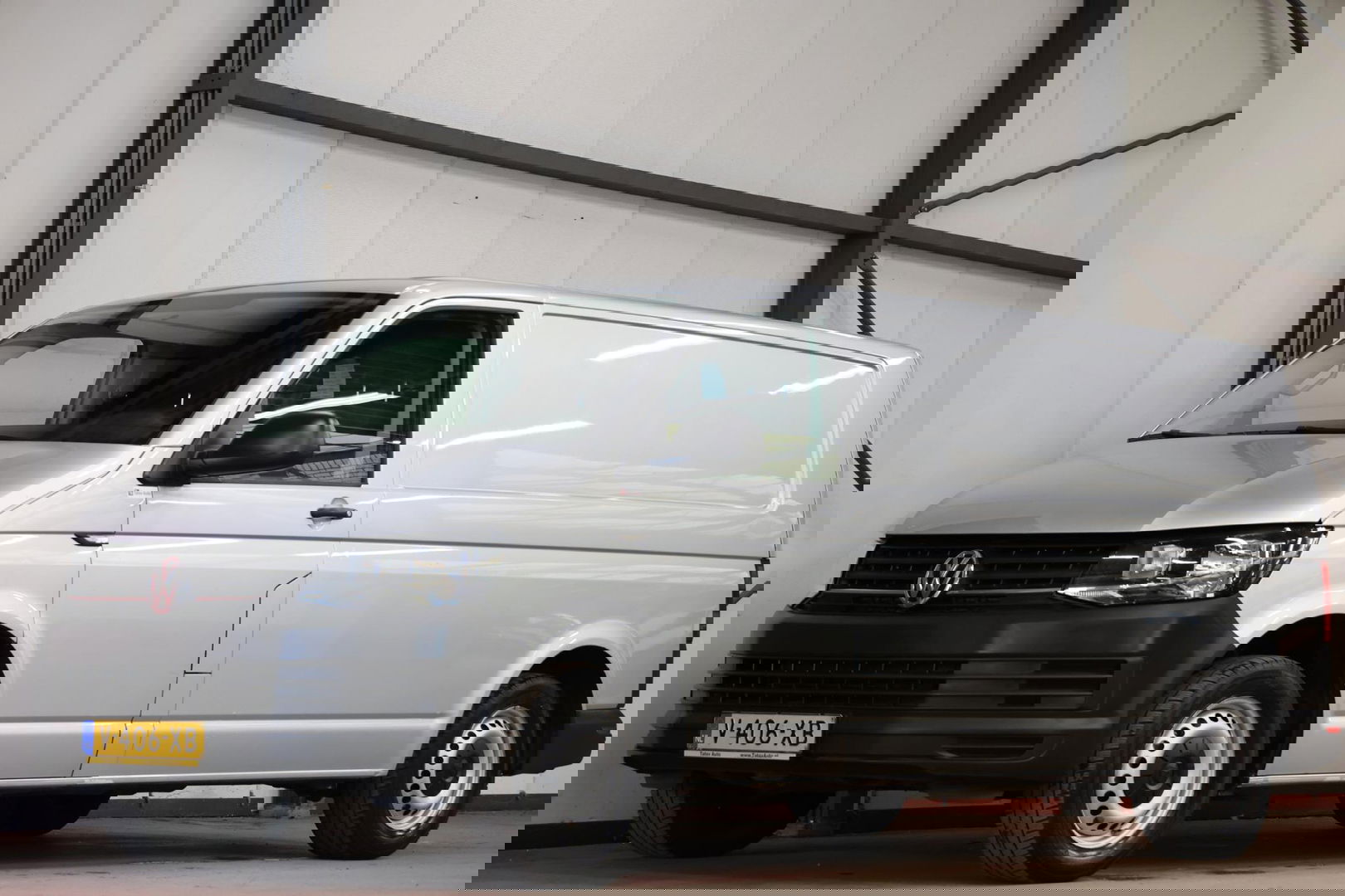 Volkswagen Transporter 2.0 TDI L2H1 LANG DSG AUTOMAAT NAVI Highline