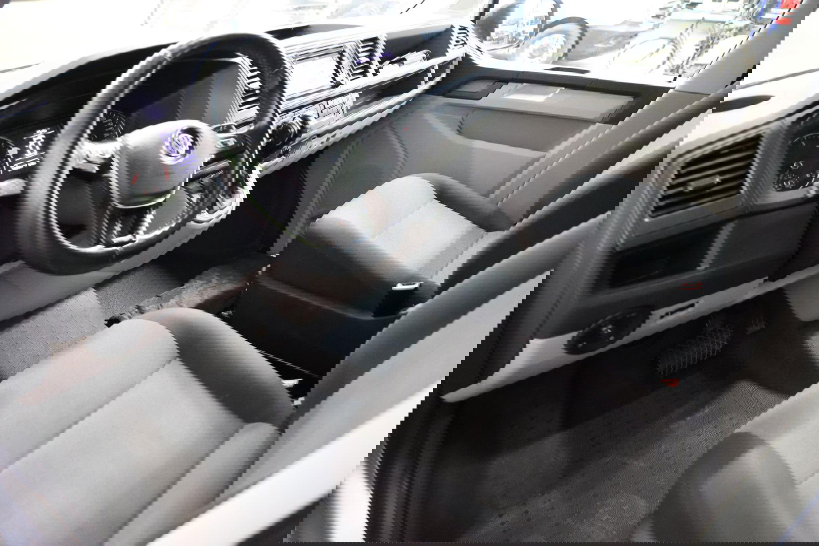 Volkswagen Transporter 2.0 TDI L2H1 LANG DSG AUTOMAAT NAVI Highline