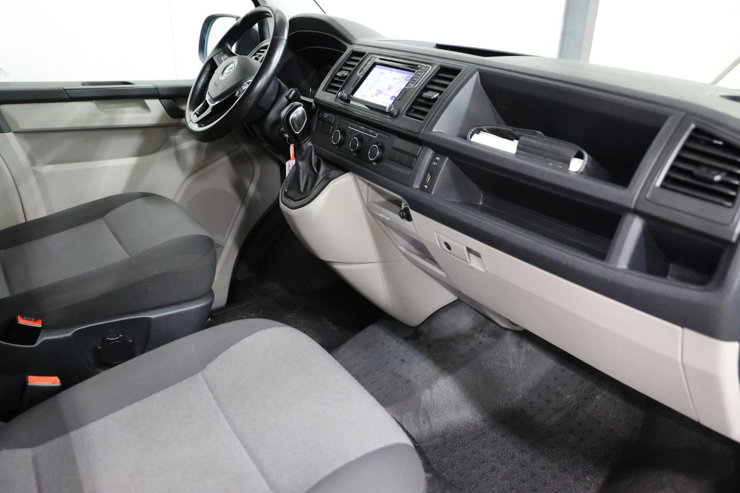 Volkswagen Transporter 2.0 TDI L2H1 LANG DSG AUTOMAAT NAVI Highline