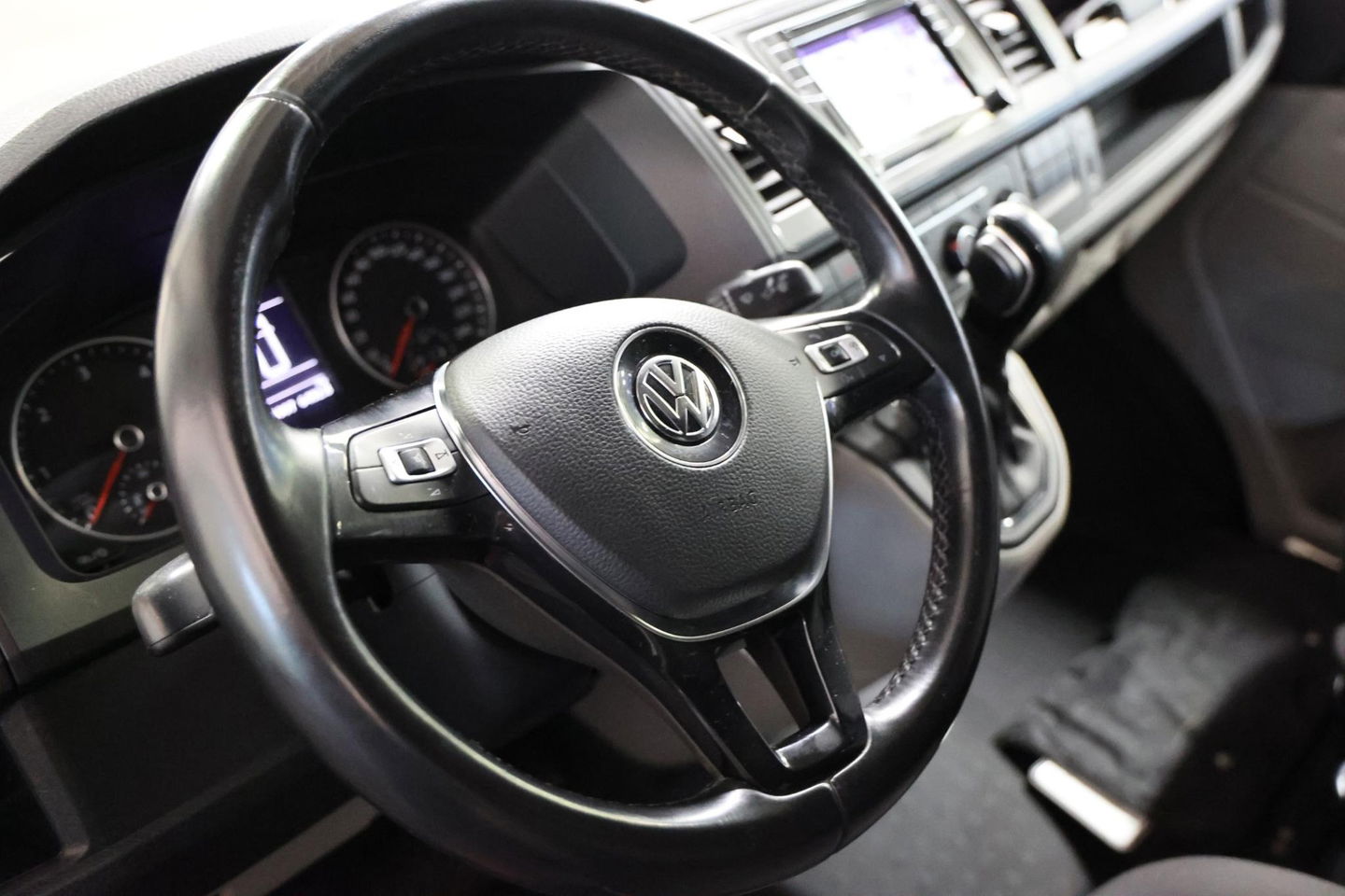 Volkswagen Transporter 2.0 TDI L2H1 LANG DSG AUTOMAAT NAVI Highline