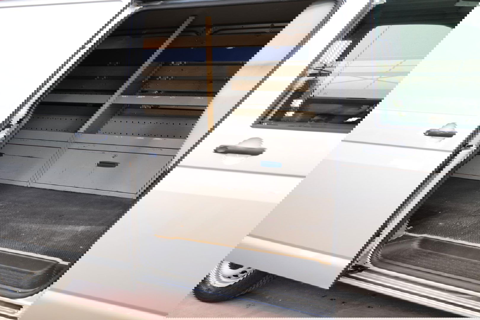 Volkswagen Transporter 2.0 TDI L2H1 LANG DSG AUTOMAAT NAVI Highline