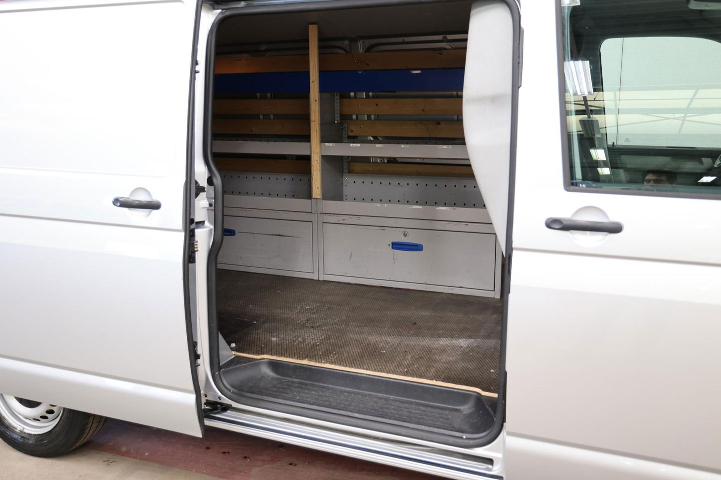 Volkswagen Transporter 2.0 TDI L2H1 LANG DSG AUTOMAAT NAVI Highline