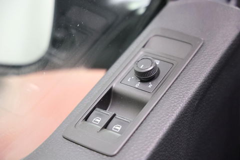 Volkswagen Transporter 2.0 TDI L2H1 LANG DSG AUTOMAAT NAVI Highline