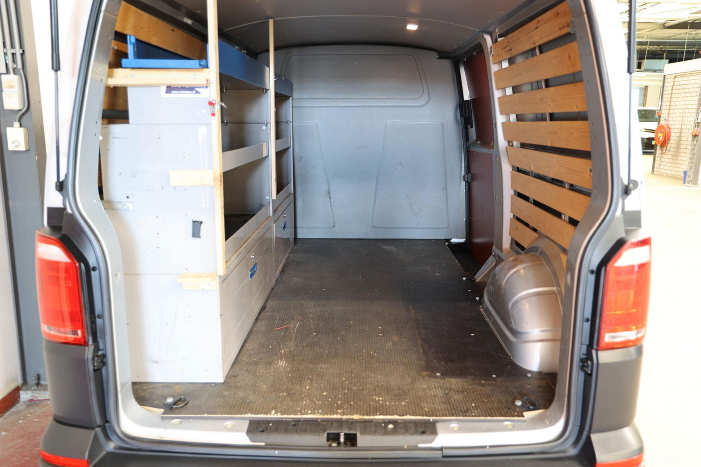 Volkswagen Transporter 2.0 TDI L2H1 LANG DSG AUTOMAAT NAVI Highline