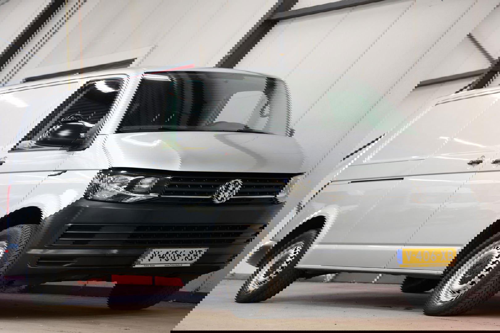 Volkswagen Transporter 2.0 TDI L2H1 LANG DSG AUTOMAAT NAVI Highline