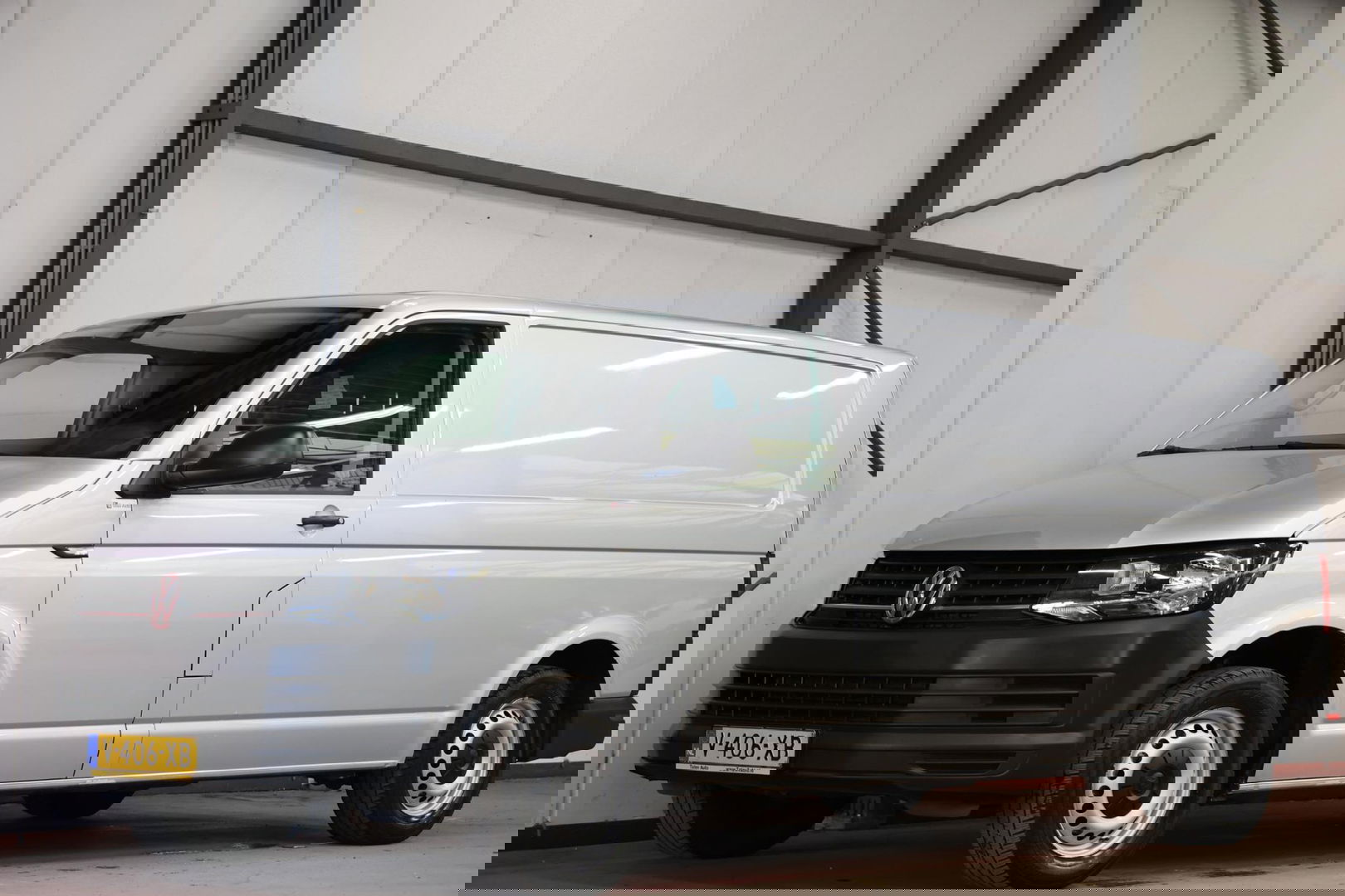 Volkswagen Transporter 2.0 TDI L2H1 LANG DSG AUTOMAAT NAVI Highline