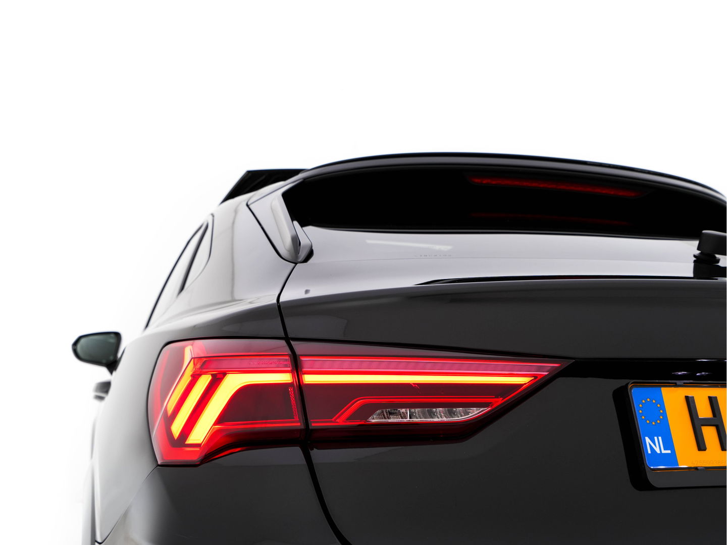 Audi RS Q3 Sportback TFSI quattro *PANO | LEATHER | FULL-LED | ADAPTIVE-CRUISE | BANG&OLUFSEN | TOP-VIEW | HEATED-SPORTSEATS | DIGI-COCKPIT | PRIVACY-GLASS | SHIFT-PADDLES | AMBIENT-LIGHT | ECC | PDC | 21''ALU*