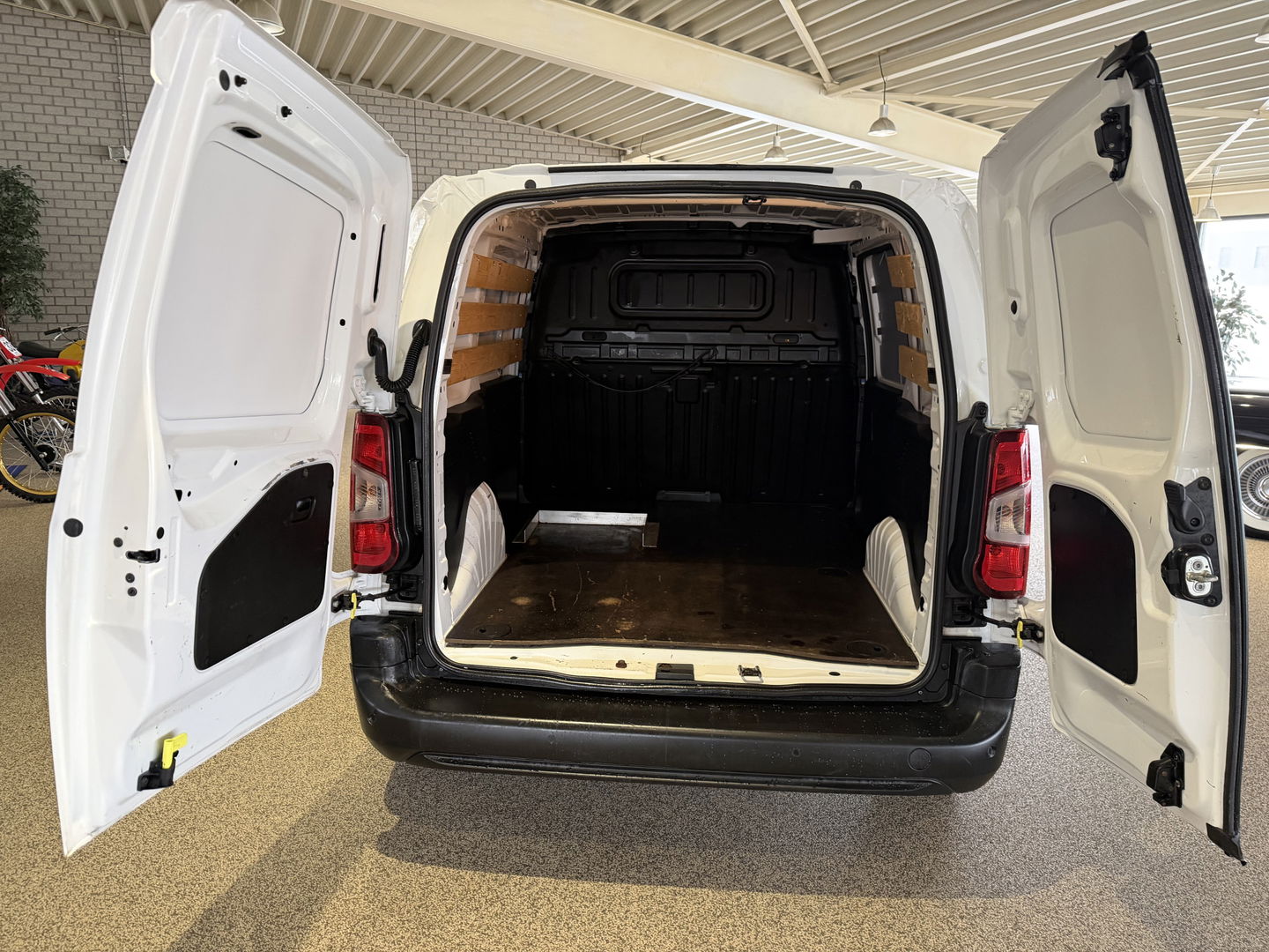 Opel Combo 1.5D L1H1 Edition / vaste prijs rijklaar € 10.950 ex btw / lease vanaf € 185 / euro 6 / bpm vrij / airco / cruise control / schuifdeur / comfort stoelen !