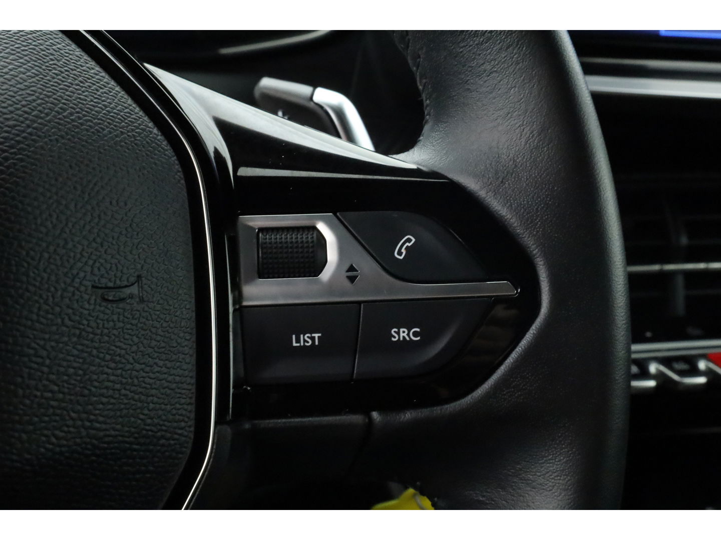 Peugeot 2008 1.2 PureTech 130 GT | Navi | Camera | Apple CarPlay | Afn. Trekhaak | All Seasons | Clima