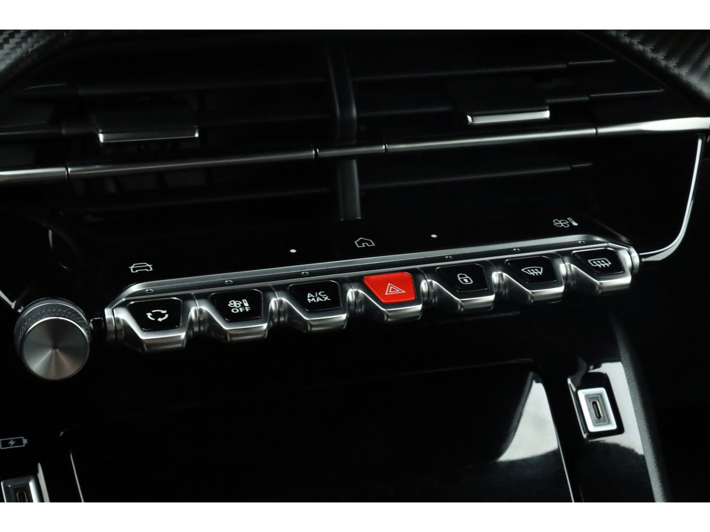 Peugeot 2008 1.2 PureTech 130 GT | Navi | Camera | Apple CarPlay | Afn. Trekhaak | All Seasons | Clima