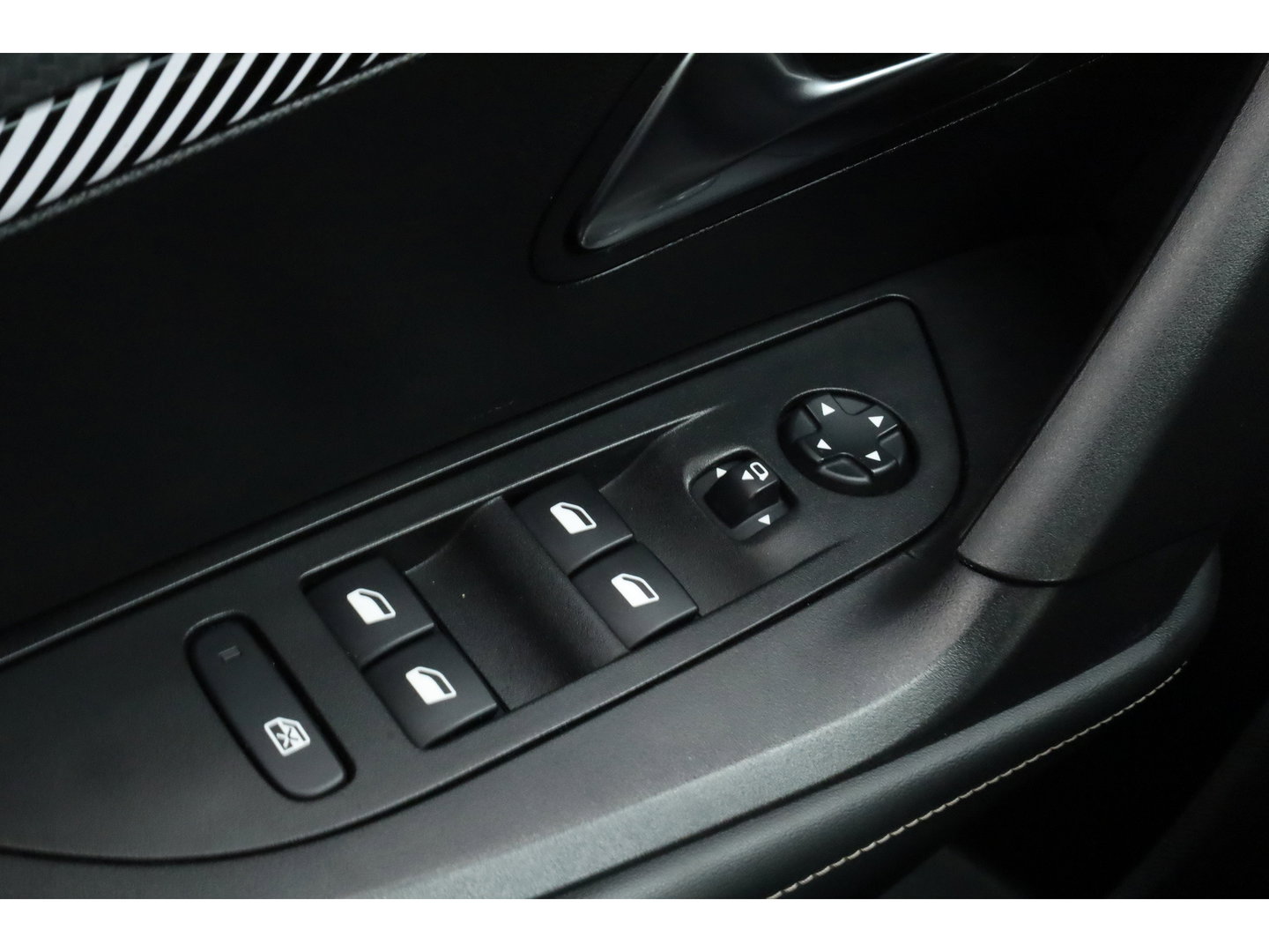 Peugeot 2008 1.2 PureTech 130 GT | Navi | Camera | Apple CarPlay | Afn. Trekhaak | All Seasons | Clima