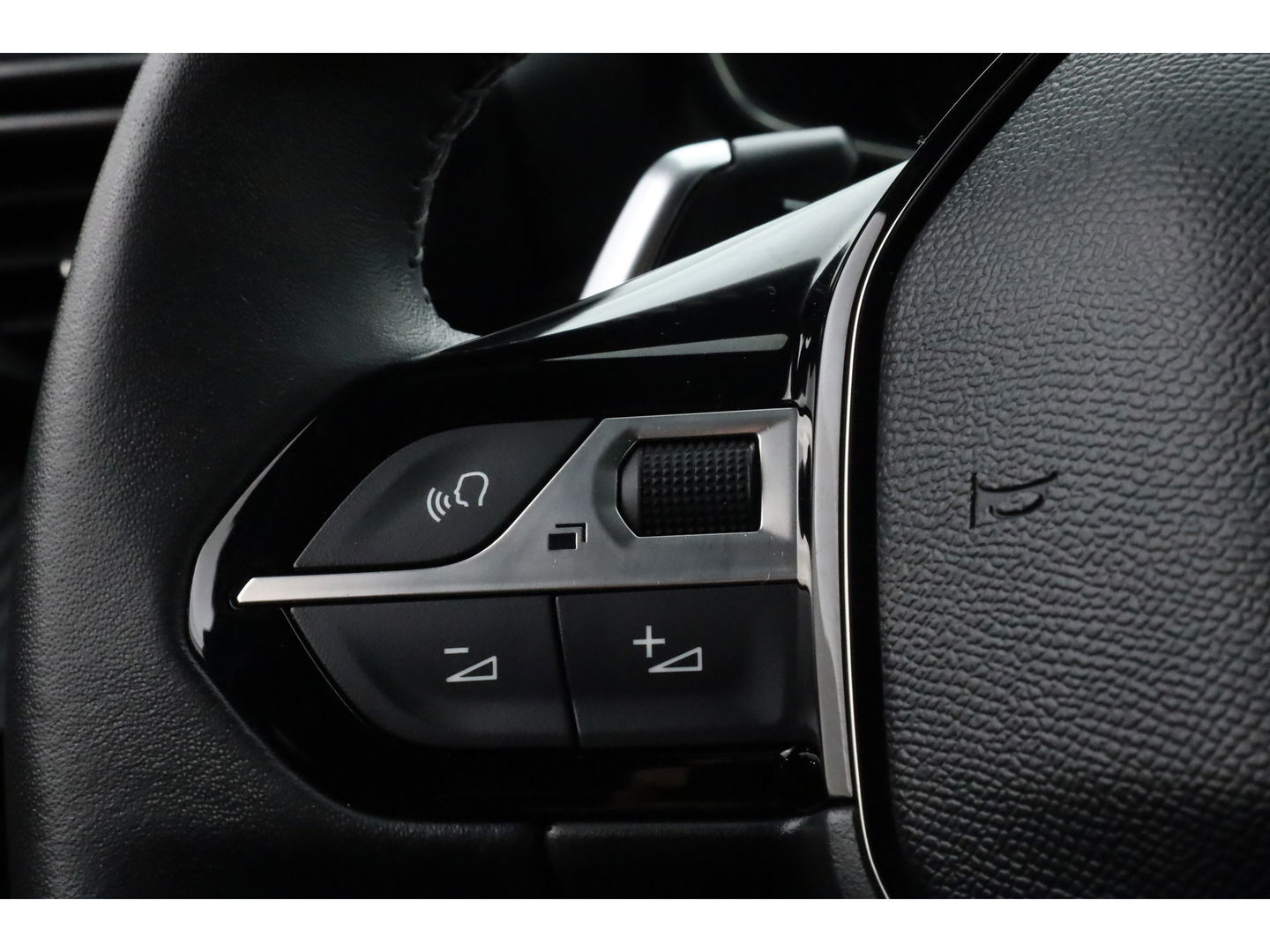 Peugeot 2008 1.2 PureTech 130 GT | Navi | Camera | Apple CarPlay | Afn. Trekhaak | All Seasons | Clima