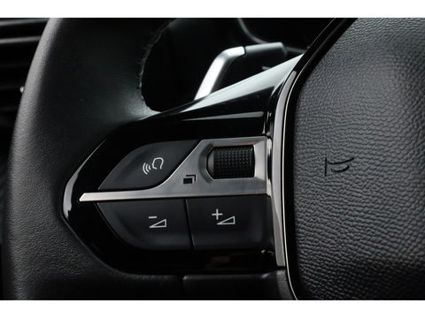 Peugeot 2008 1.2 PureTech 130 GT | Navi | Camera | Apple CarPlay | Afn. Trekhaak | All Seasons | Clima