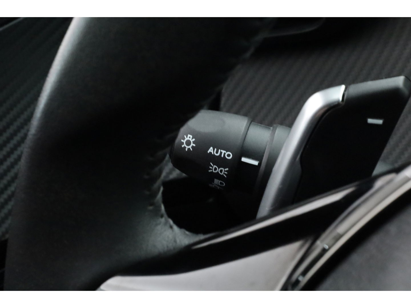 Peugeot 2008 1.2 PureTech 130 GT | Navi | Camera | Apple CarPlay | Afn. Trekhaak | All Seasons | Clima