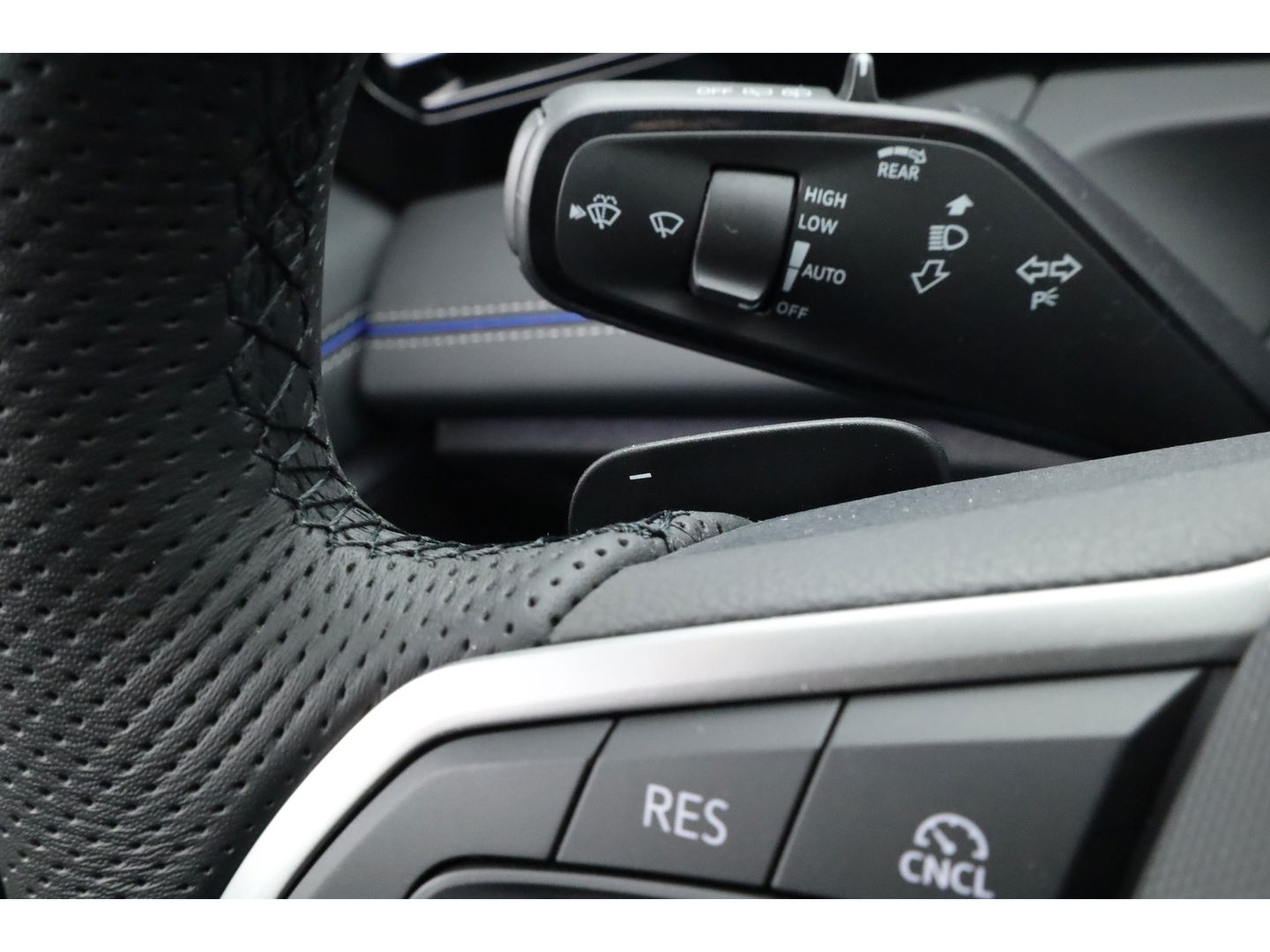 Volkswagen Tiguan 1.5 eHybrid R-Line Black Style 272pk | Pano | HUD | 360cam | Massage | Elek. Trekhaak | 20'' | Adapt. Cruise | Keyless |