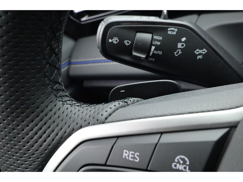 Volkswagen Tiguan 1.5 eHybrid R-Line Black Style 272pk | Pano | HUD | 360cam | Massage | Elek. Trekhaak | 20'' | Adapt. Cruise | Keyless |