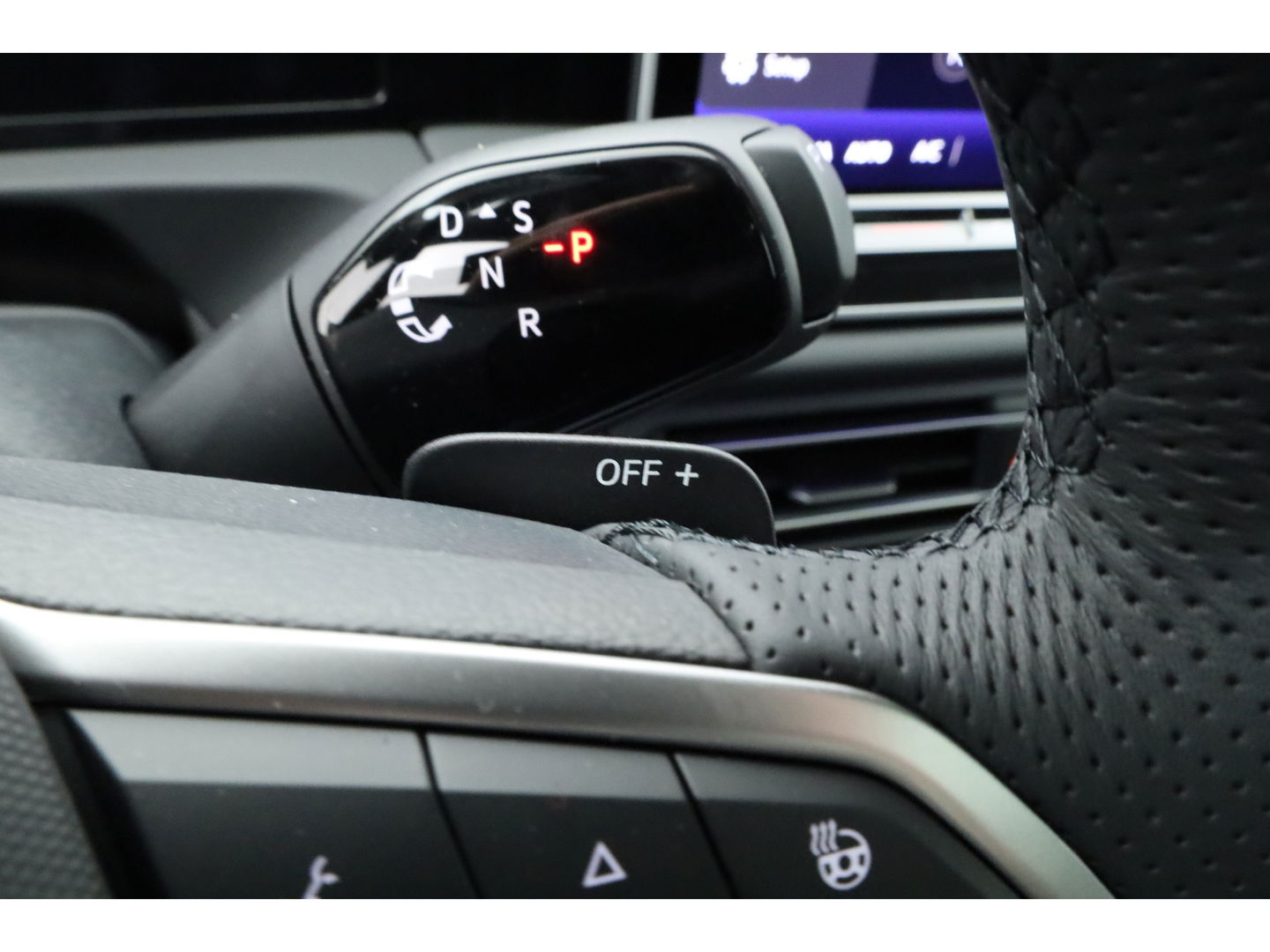 Volkswagen Tiguan 1.5 eHybrid R-Line Black Style 272pk | Pano | HUD | 360cam | Massage | Elek. Trekhaak | 20'' | Adapt. Cruise | Keyless |