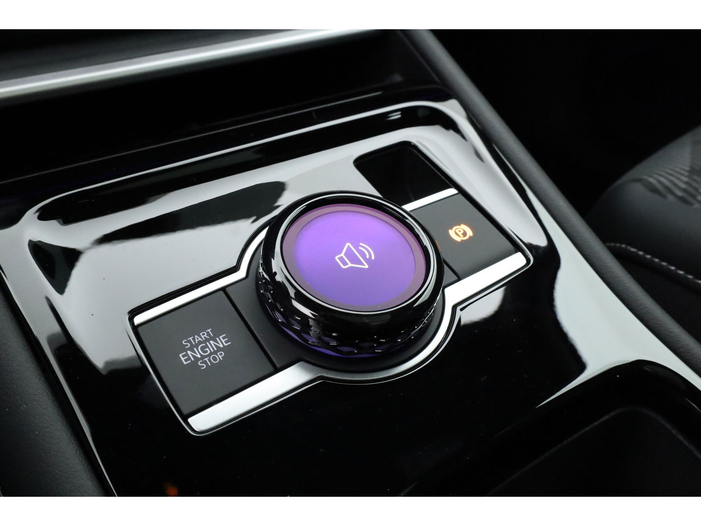 Volkswagen Tiguan 1.5 eHybrid R-Line Black Style 272pk | Pano | HUD | 360cam | Massage | Elek. Trekhaak | 20'' | Adapt. Cruise | Keyless |