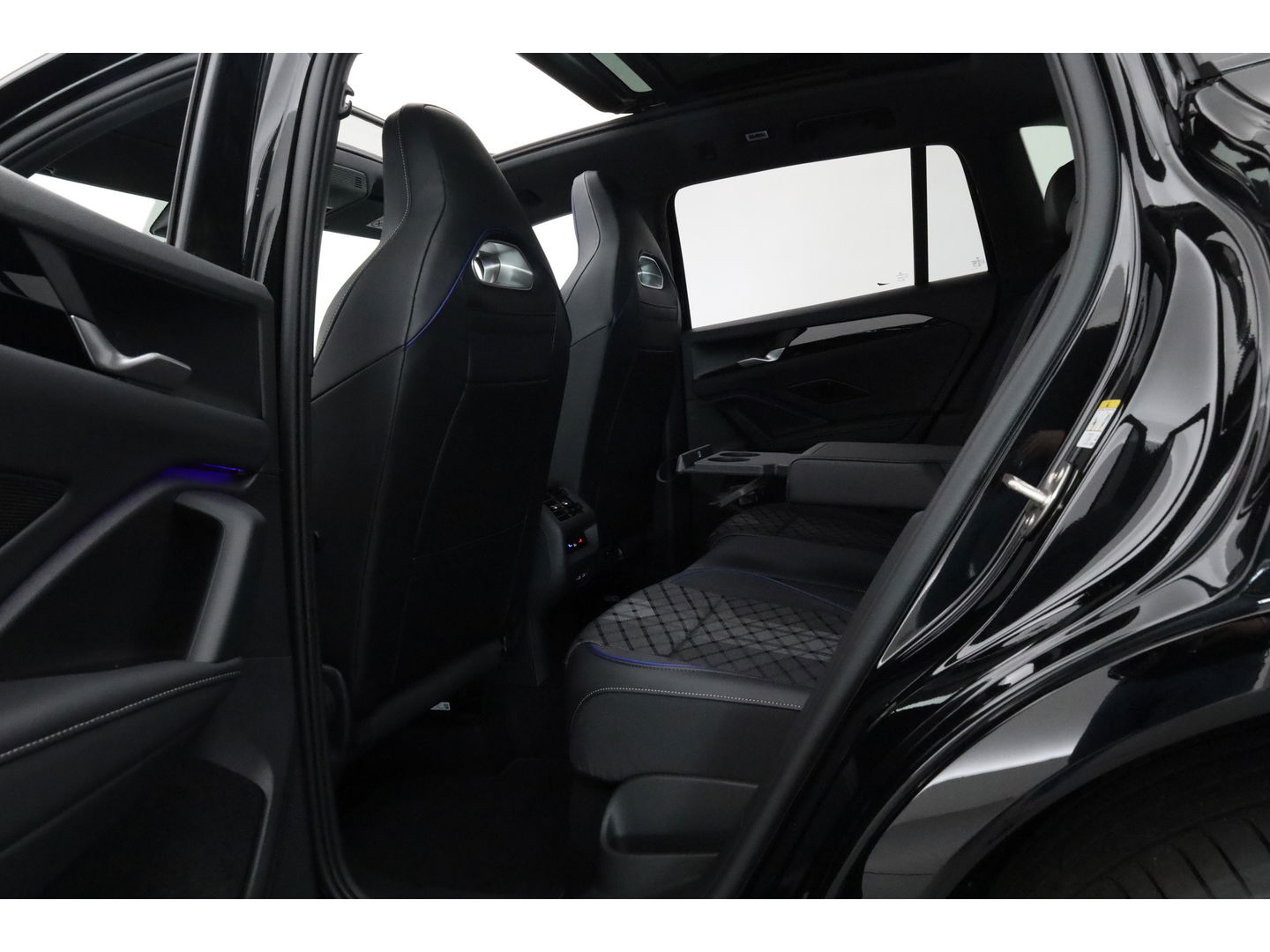 Volkswagen Tiguan 1.5 eHybrid R-Line Black Style 272pk | Pano | HUD | 360cam | Massage | Elek. Trekhaak | 20'' | Adapt. Cruise | Keyless |