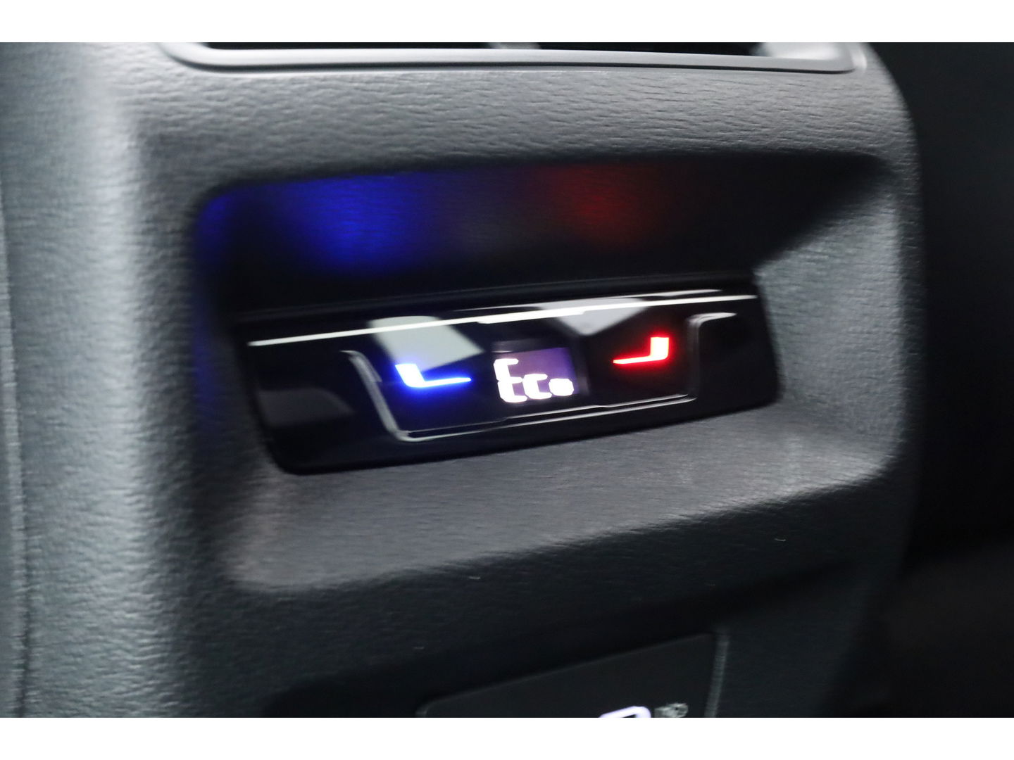 Volkswagen Tiguan 1.5 eHybrid R-Line Black Style 272pk | Pano | HUD | 360cam | Massage | Elek. Trekhaak | 20'' | Adapt. Cruise | Keyless |