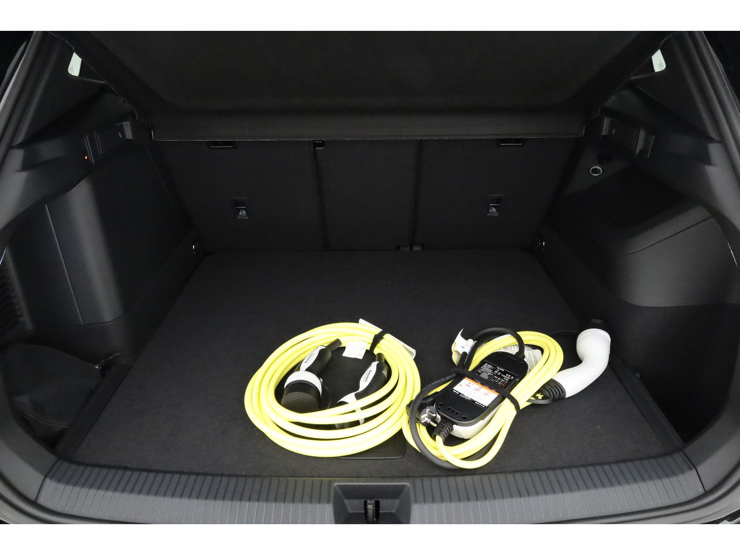 Volkswagen Tiguan 1.5 eHybrid R-Line Black Style 272pk | Pano | HUD | 360cam | Massage | Elek. Trekhaak | 20'' | Adapt. Cruise | Keyless |