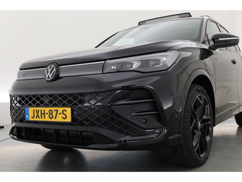 Volkswagen Tiguan 1.5 eHybrid R-Line Black Style 272pk | Pano | HUD | 360cam | Massage | Elek. Trekhaak | 20'' | Adapt. Cruise | Keyless |