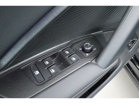 Volkswagen Tiguan 1.5 eHybrid R-Line Black Style 272pk | Pano | HUD | 360cam | Massage | Elek. Trekhaak | 20'' | Adapt. Cruise | Keyless |