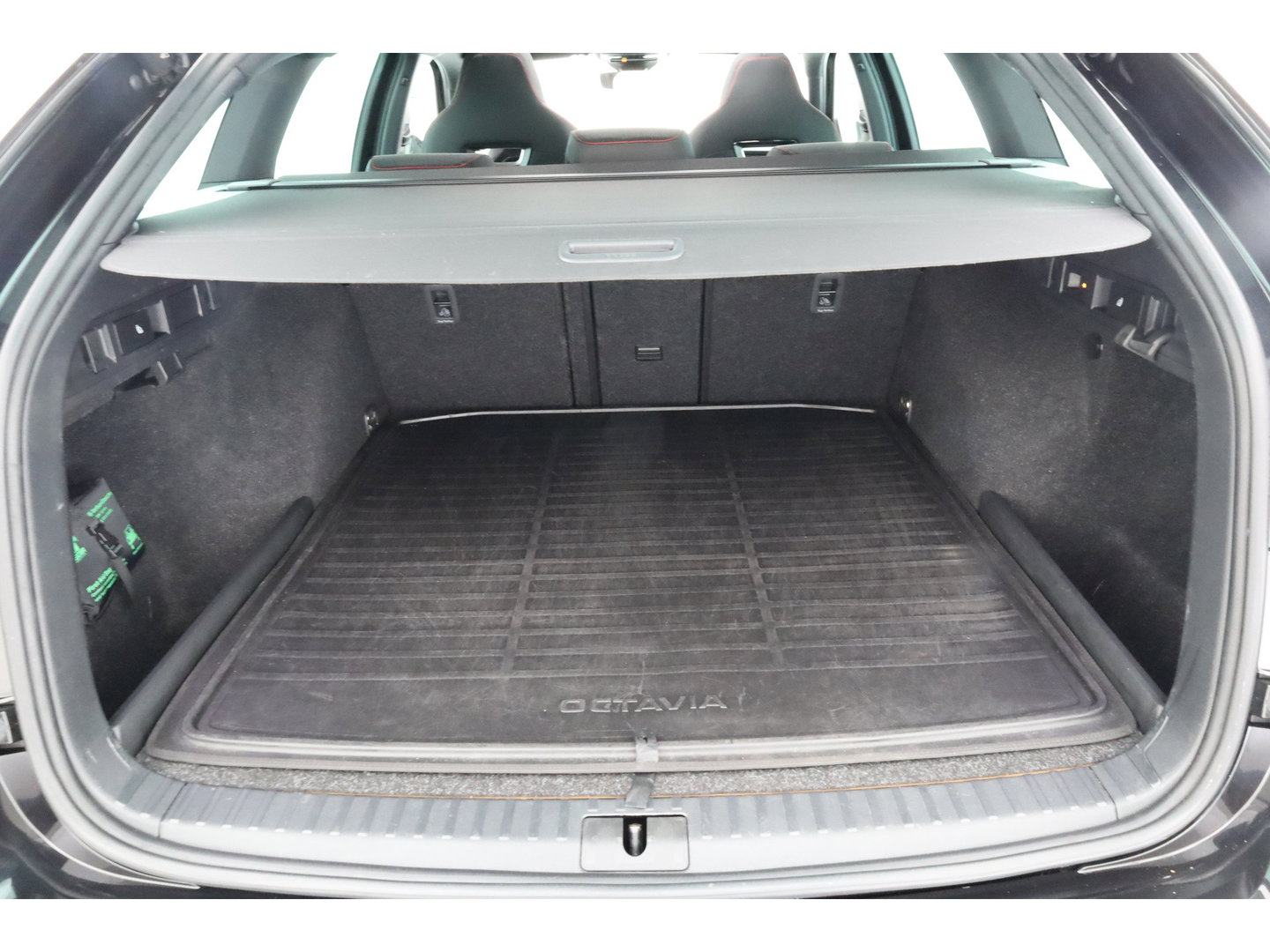 Škoda Octavia 1.4 TSI RS iV PHEV Business | Pano | HUD | Adapt. Cruise | Elek. Trekhaak | Keyless | Stoelverw. | NAV + CarPlay