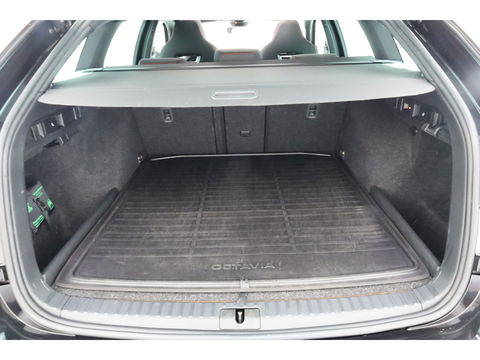 Škoda Octavia 1.4 TSI RS iV PHEV Business | Pano | HUD | Adapt. Cruise | Elek. Trekhaak | Keyless | Stoelverw. | NAV + CarPlay