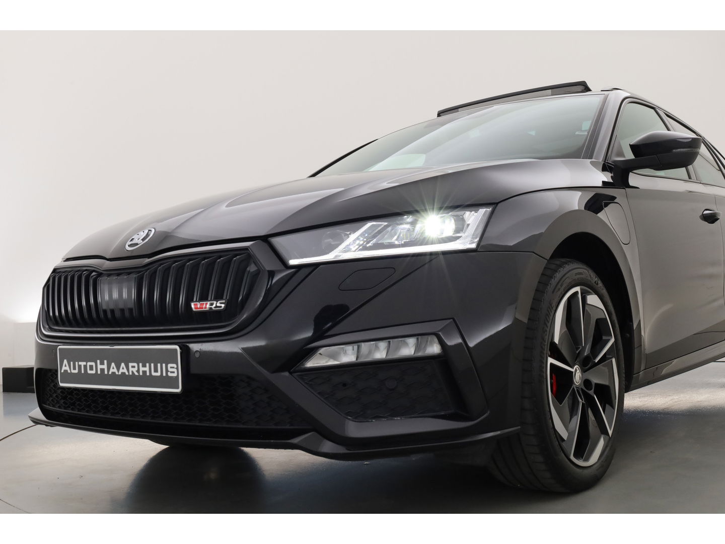 Škoda Octavia 1.4 TSI RS iV PHEV Business | Pano | HUD | Adapt. Cruise | Elek. Trekhaak | Keyless | Stoelverw. | NAV + CarPlay